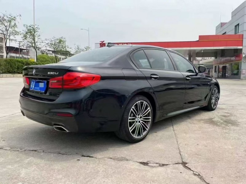广州17年宝马5系8