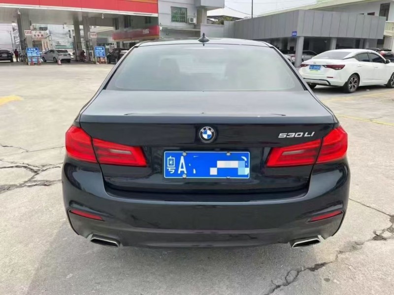 广州17年宝马5系9