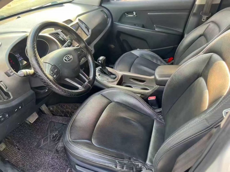 深圳15年起亚智跑6