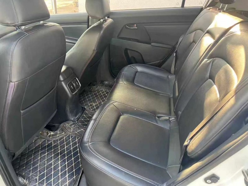 深圳15年起亚智跑7