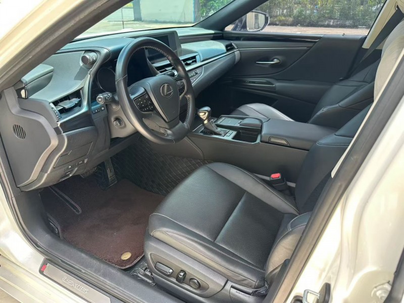 佛山20年雷克萨斯ES5