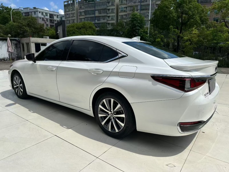 佛山20年雷克萨斯ES7