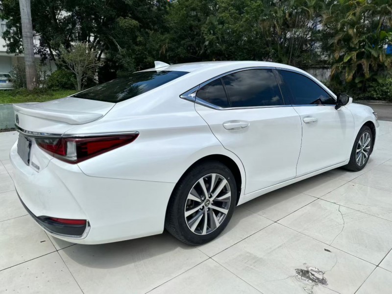 佛山20年雷克萨斯ES8