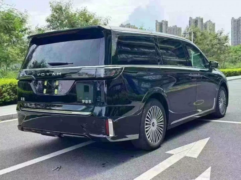 东莞25年岚图汽车梦想家7