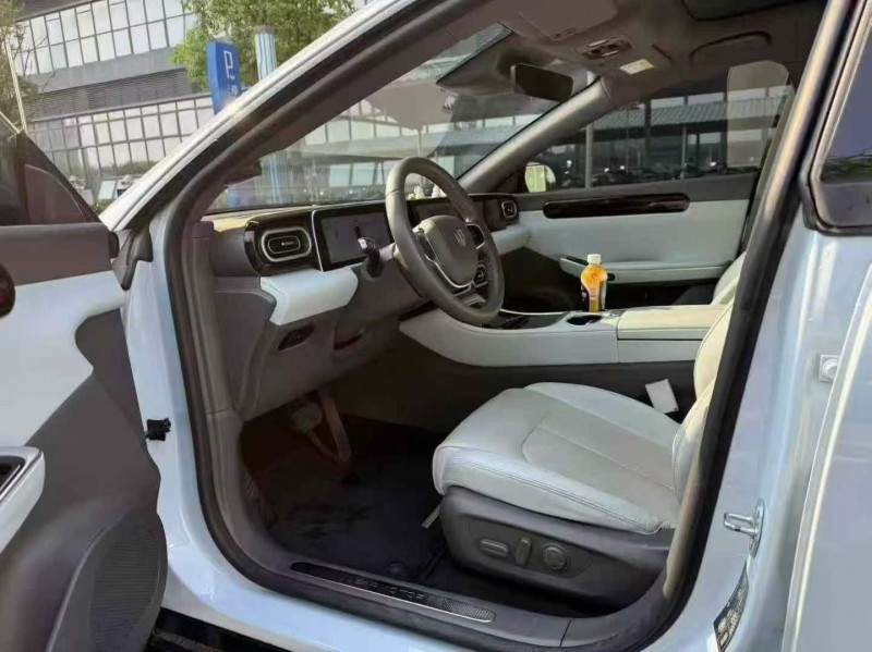 东莞24年零跑汽车C014