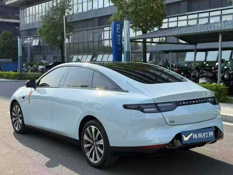 东莞24年零跑汽车C018