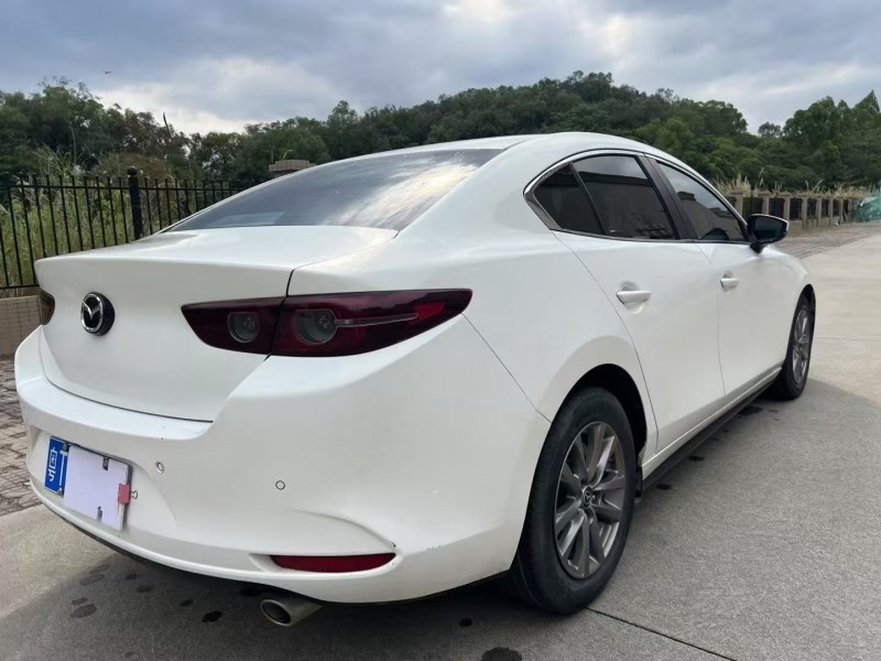 珠海20年马自达昂克赛拉8