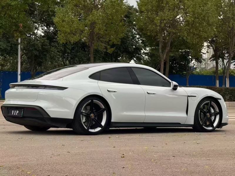 昆明22年保时捷Taycan6