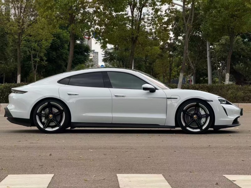 昆明22年保时捷Taycan8