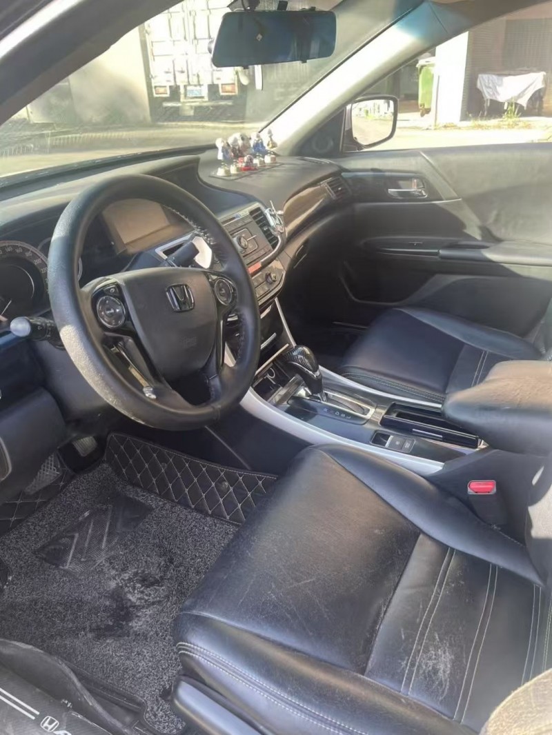 珠海16年本田雅阁5