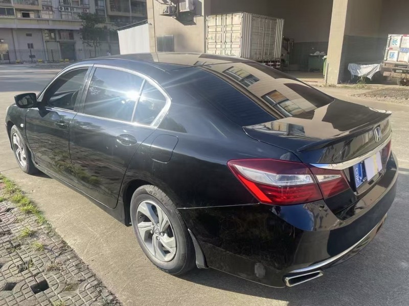 珠海16年本田雅阁7