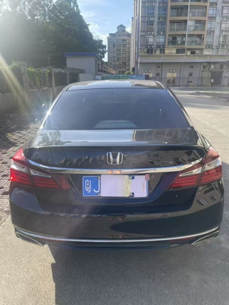珠海16年本田雅阁9