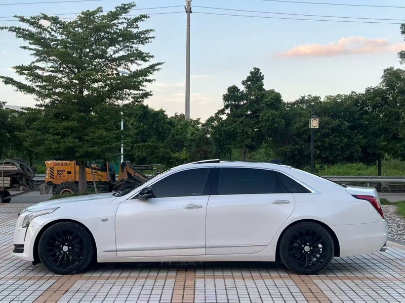 江门18年凯迪拉克CT63