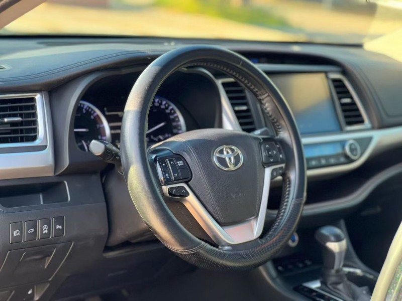 汕头19年丰田汉兰达4