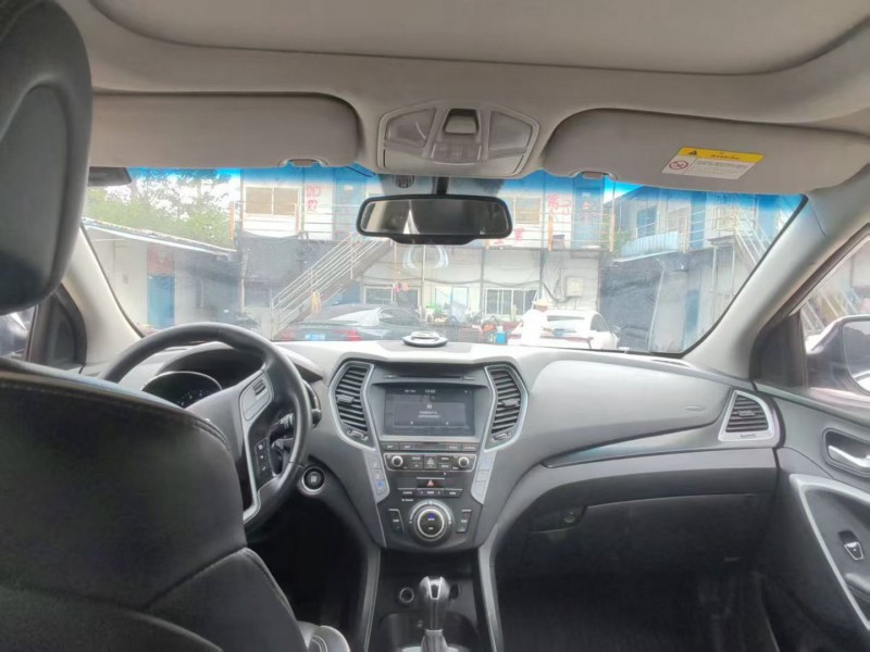 岳阳17年现代新胜达4