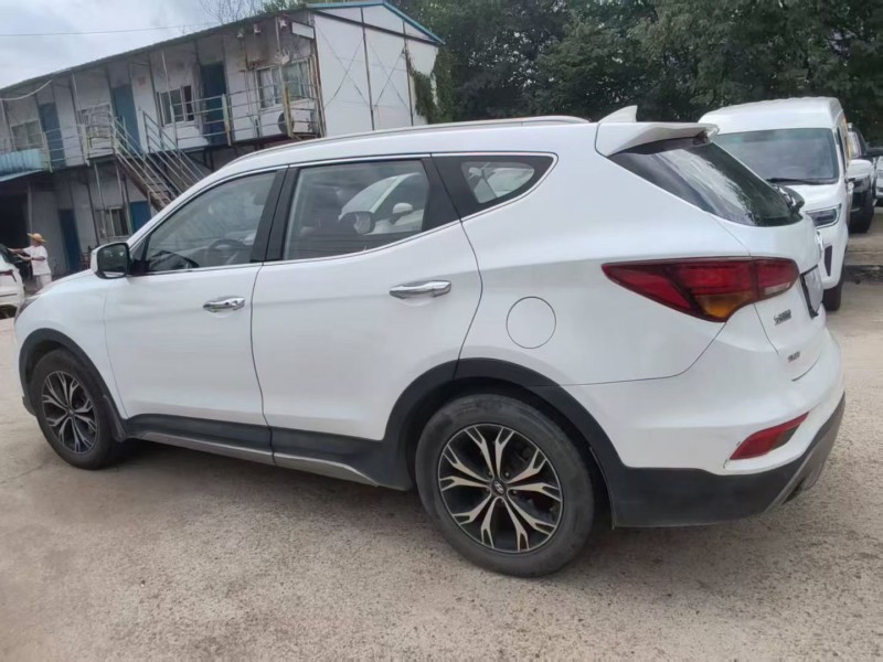 岳阳17年现代新胜达7