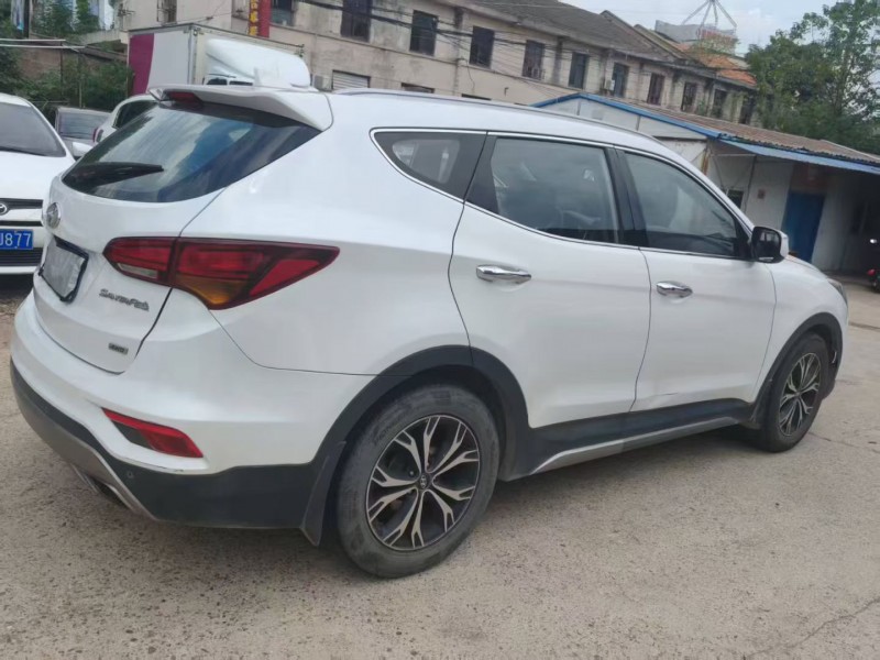 岳阳17年现代新胜达8