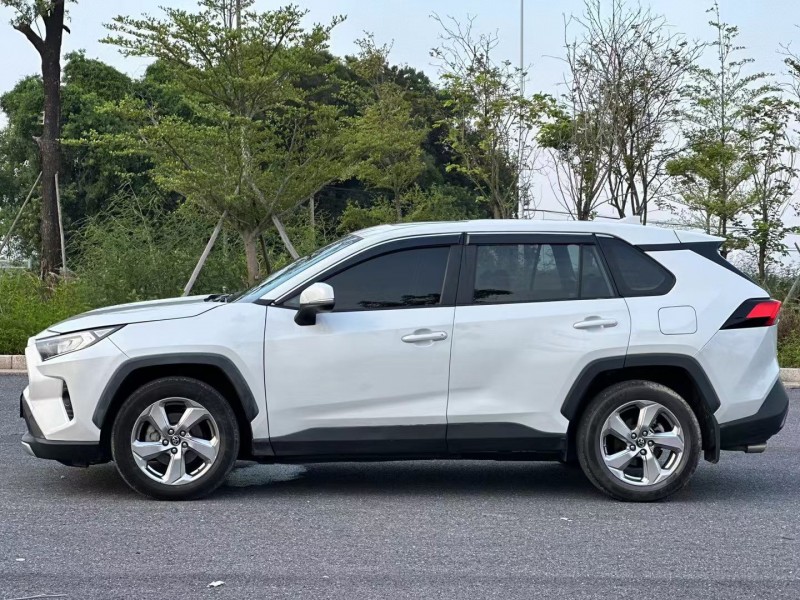 汕头21年丰田RAV4荣放3