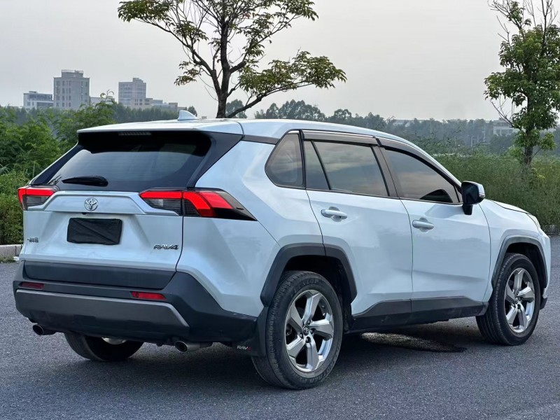 汕头21年丰田RAV4荣放8