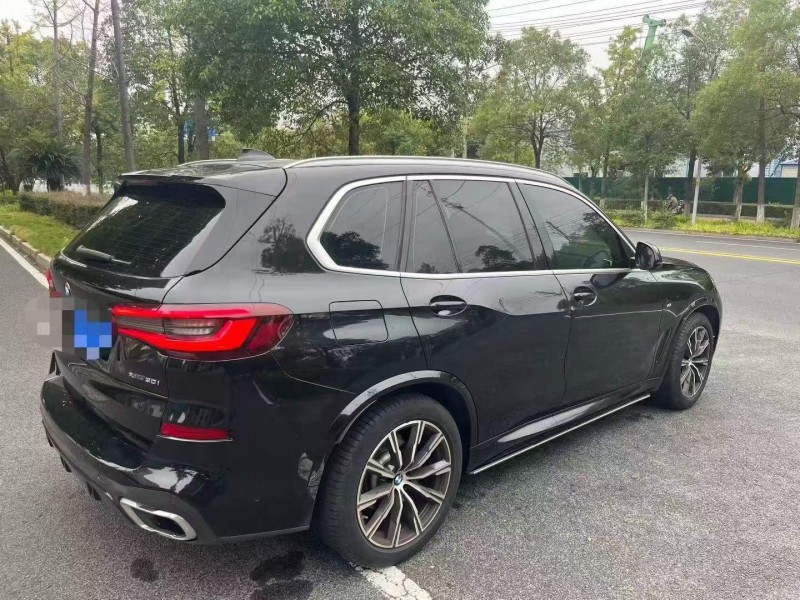 广州21年宝马X57