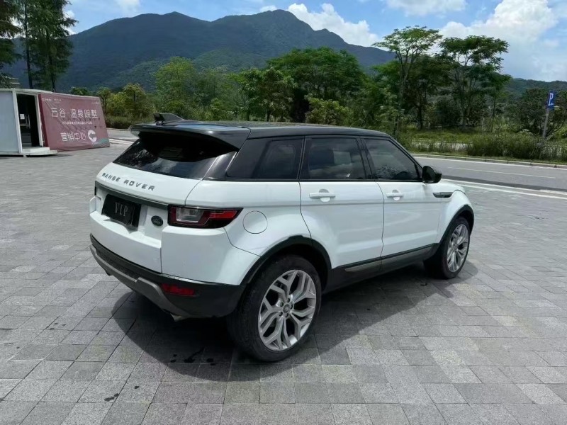 深圳18年路虎极光8