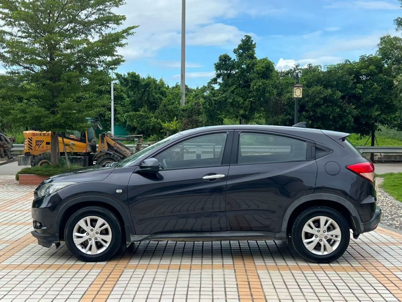 汕头17年本田缤智2