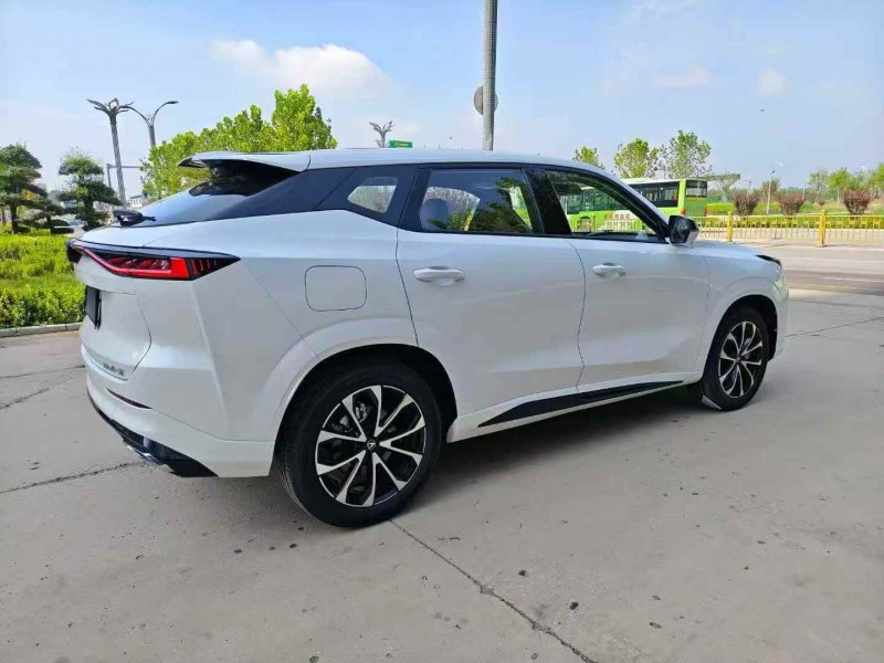 青岛25年长安汽车UNI7