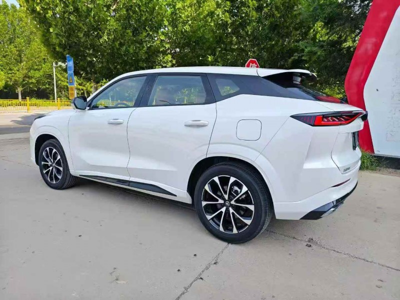 青岛25年长安汽车UNI8