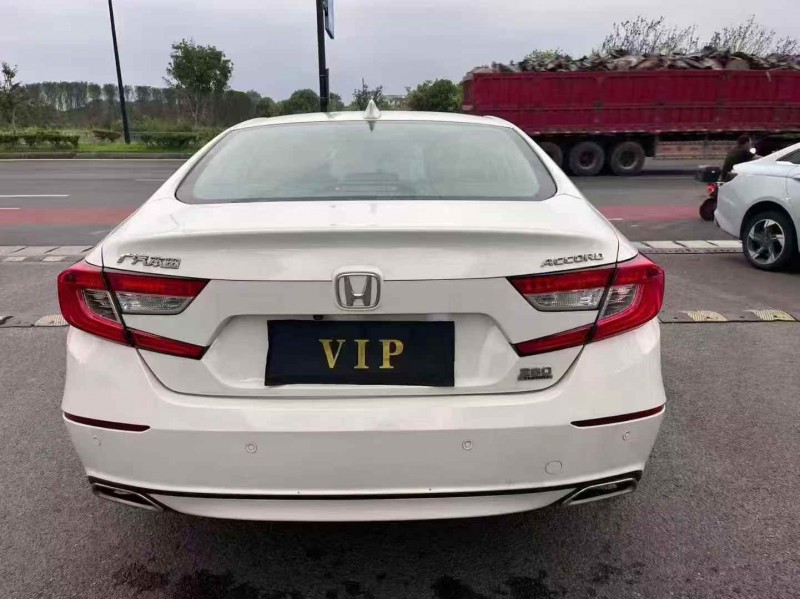 青岛20年本田雅阁9