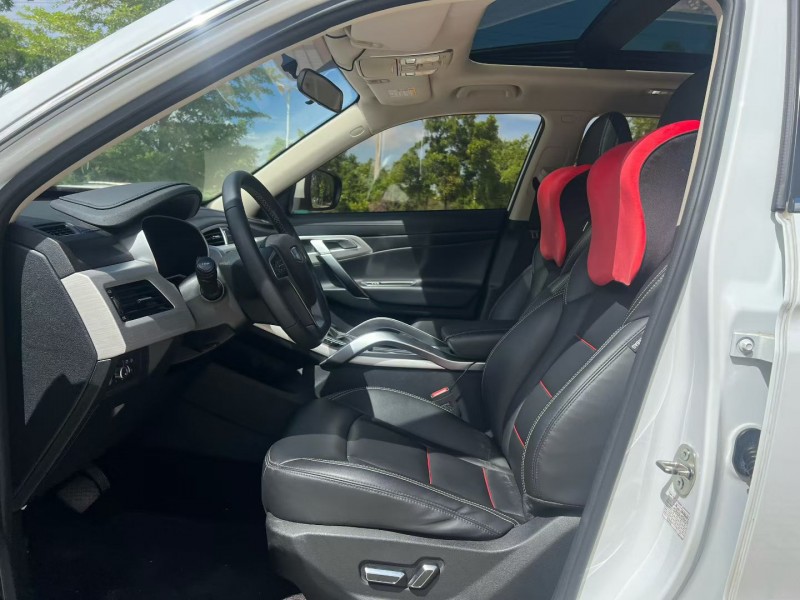 汕头19年吉利博越4