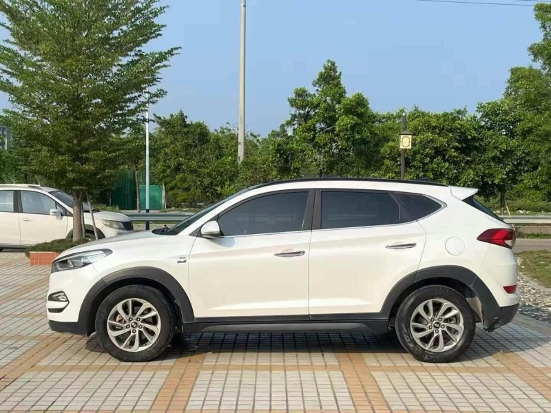 汕头16年现代途胜3