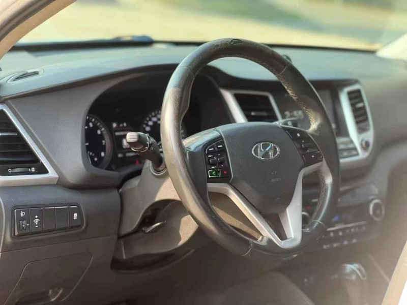 汕头16年现代途胜5