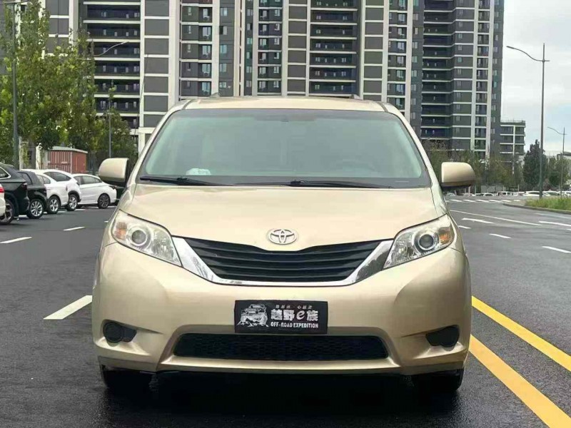 郑州14年丰田塞纳1