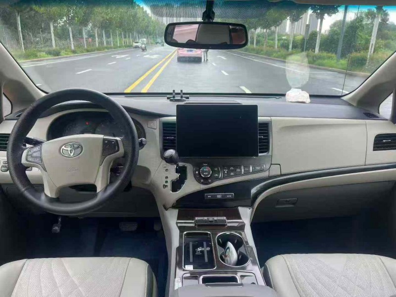 郑州14年丰田塞纳3