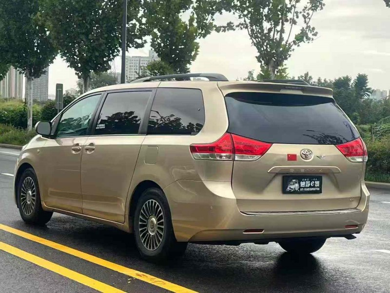 郑州14年丰田塞纳7