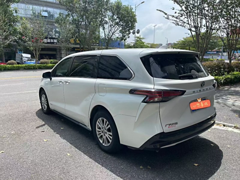 江门22年丰田塞纳8