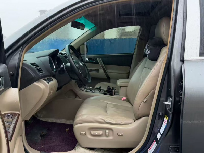 厦门12年丰田汉兰达3