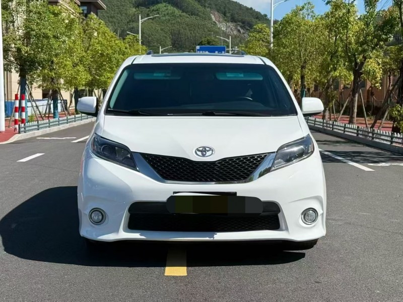 厦门16年丰田塞纳1