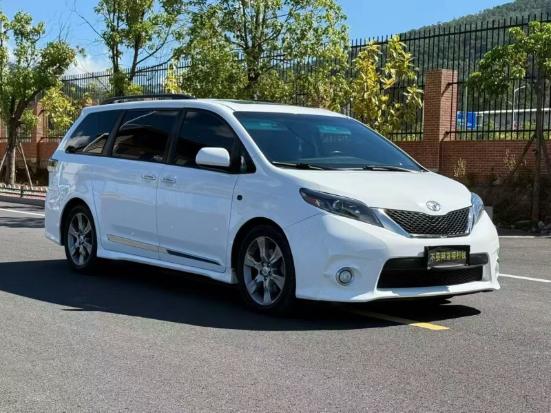 厦门16年丰田塞纳2