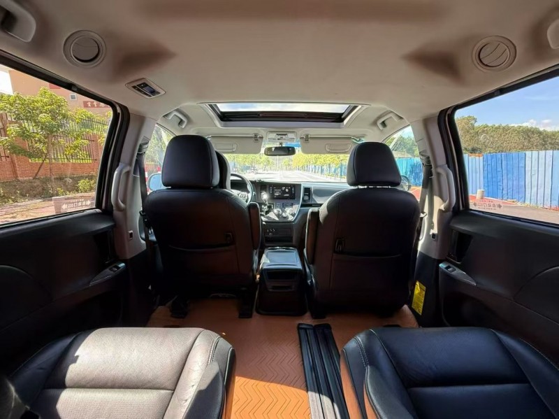 厦门16年丰田塞纳4