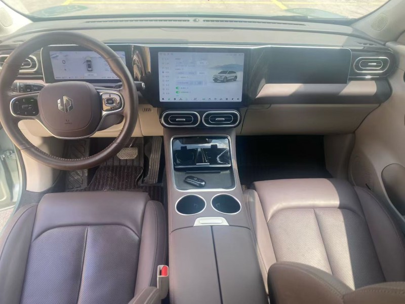 珠海23年零跑汽车C114