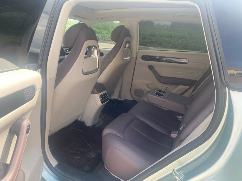 珠海23年零跑汽车C117