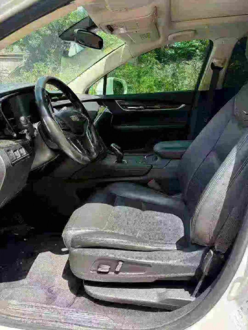 绍兴17年凯迪拉克XT55