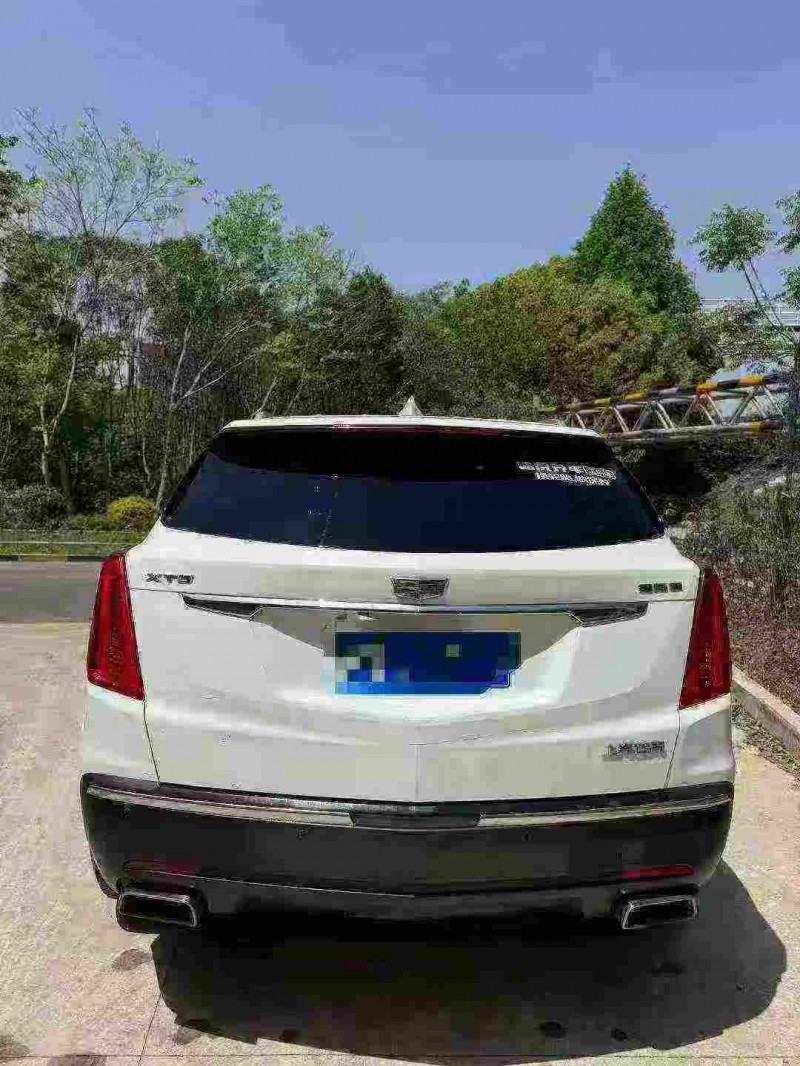 绍兴17年凯迪拉克XT56