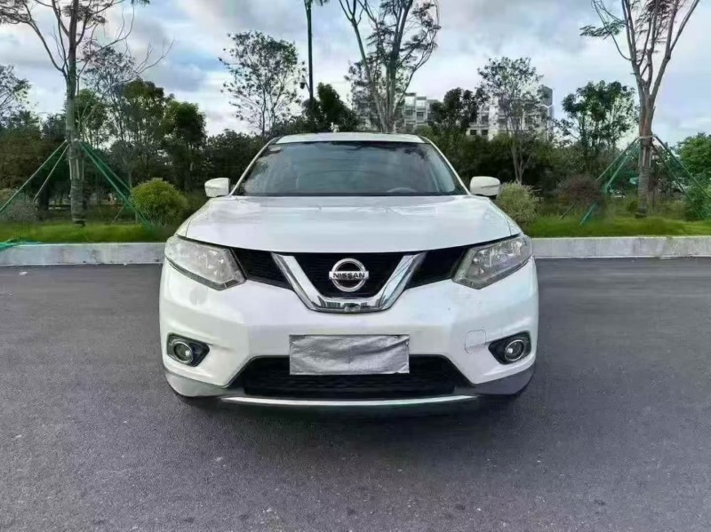 湛江17年日产奇骏1