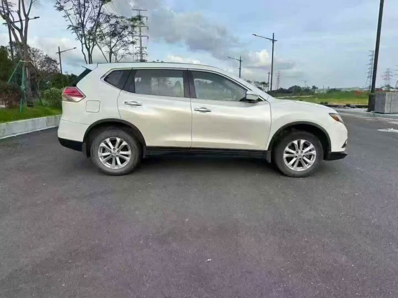 湛江17年日产奇骏7