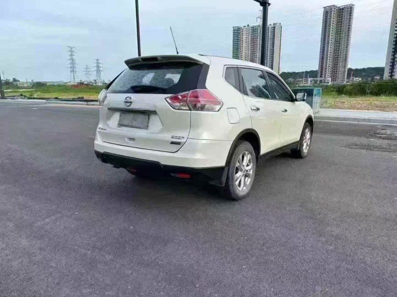 湛江17年日产奇骏8