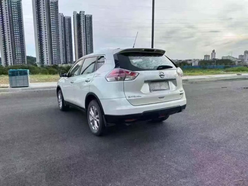 湛江17年日产奇骏9