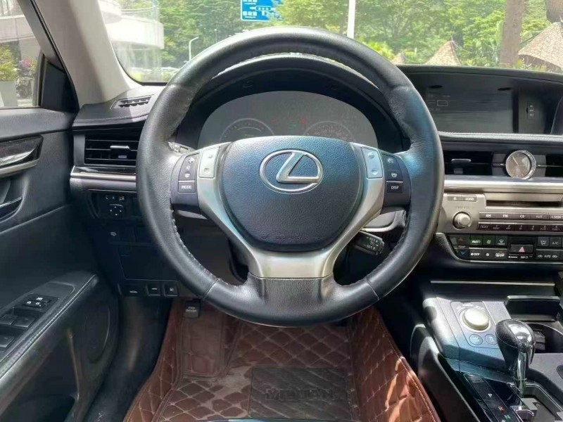 深圳14年雷克萨斯ES7