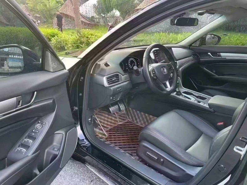 深圳22年本田雅阁4